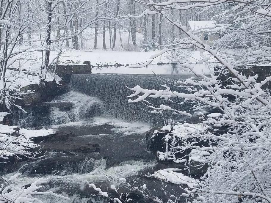 Holiday home At Millpond Falls - A Romantic Escape