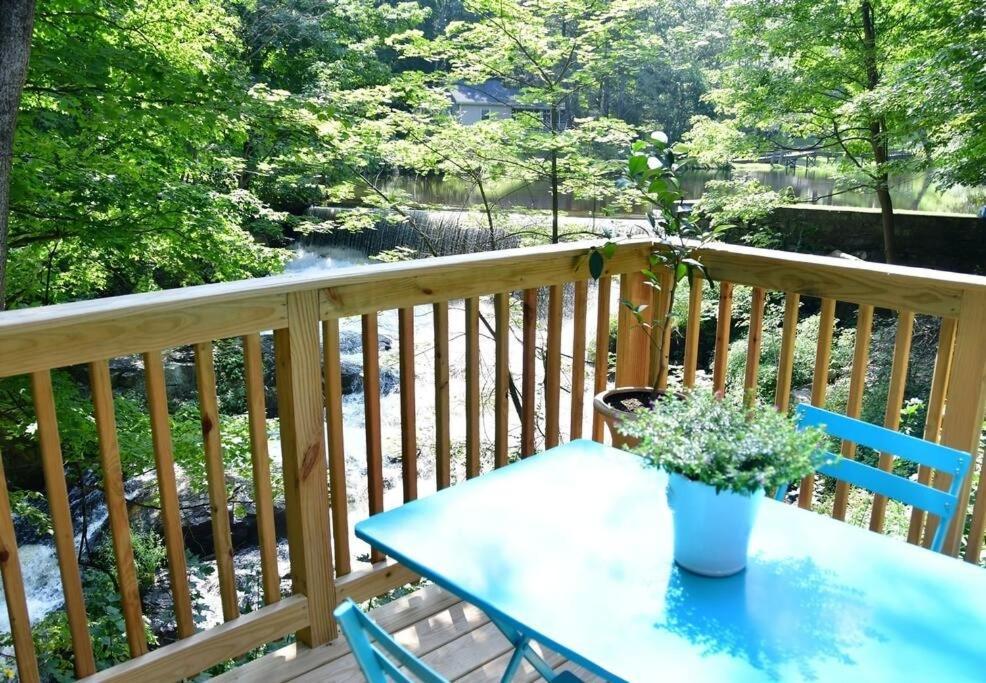 At Millpond Falls - A Romantic Escape Holiday home Warwick